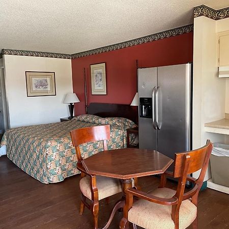 Granbury Inn And Suites Экстерьер фото