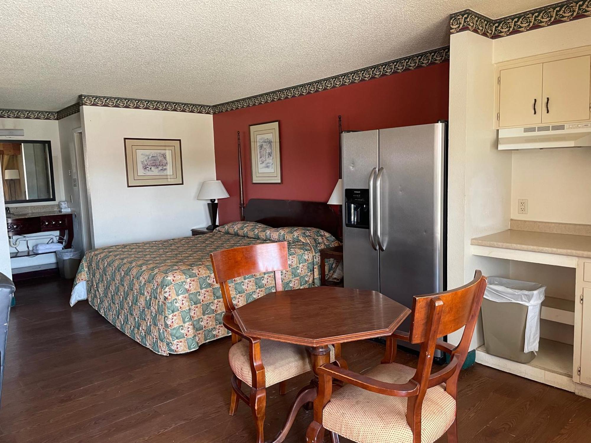 Granbury Inn And Suites Экстерьер фото