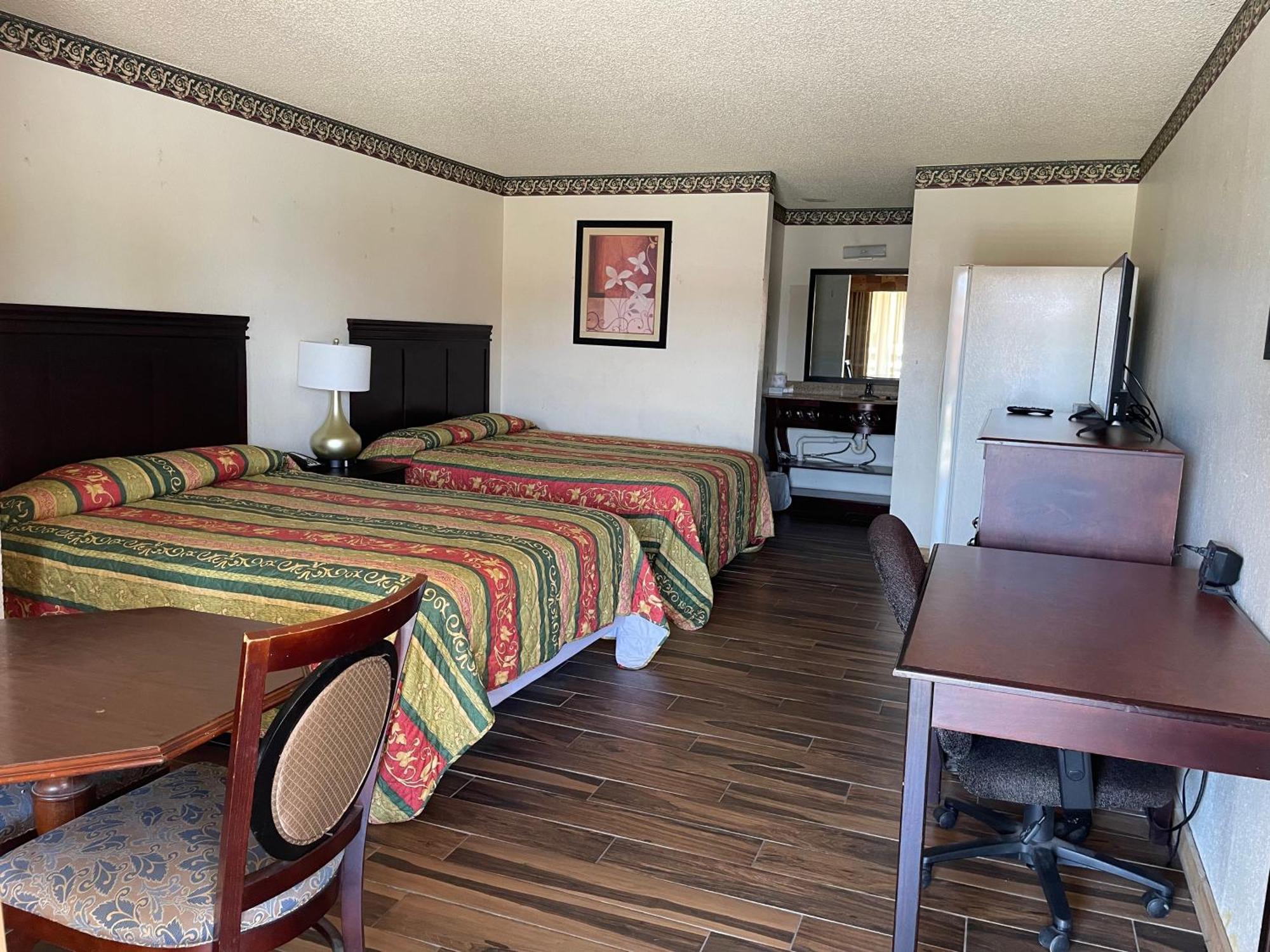 Granbury Inn And Suites Экстерьер фото