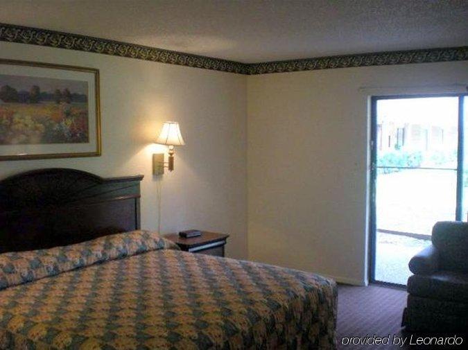 Granbury Inn And Suites Экстерьер фото