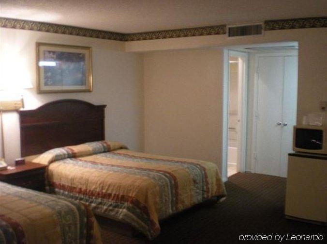 Granbury Inn And Suites Экстерьер фото