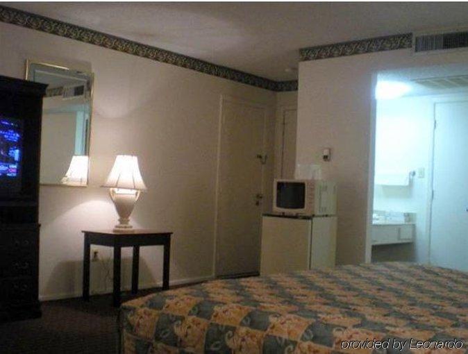 Granbury Inn And Suites Экстерьер фото