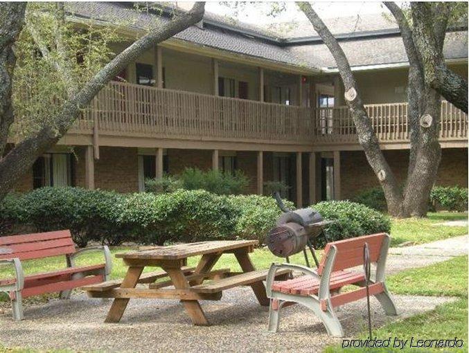 Granbury Inn And Suites Экстерьер фото