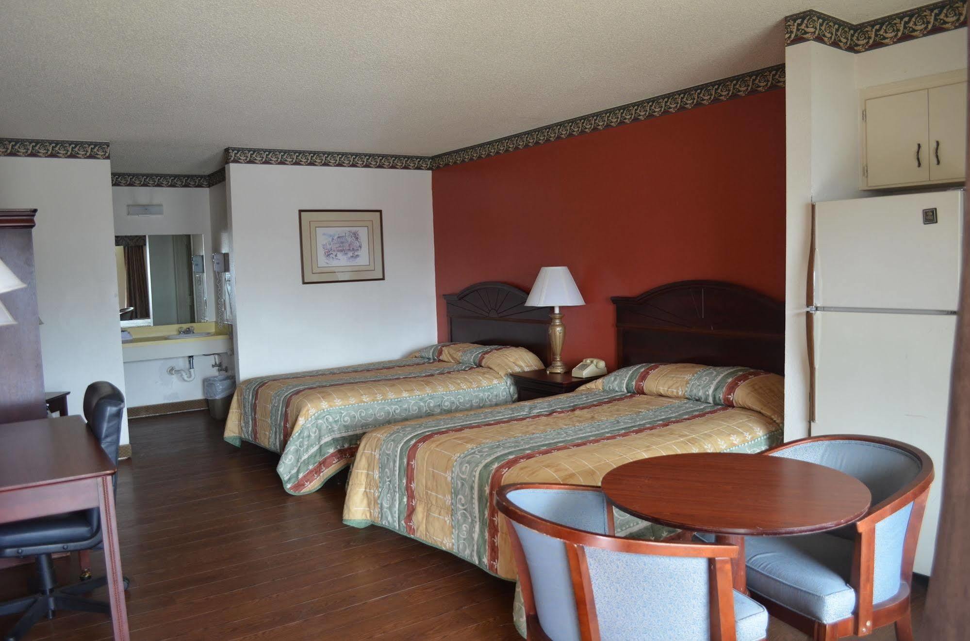 Granbury Inn And Suites Экстерьер фото