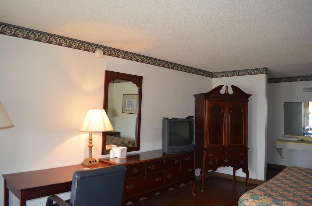 Granbury Inn And Suites Номер фото