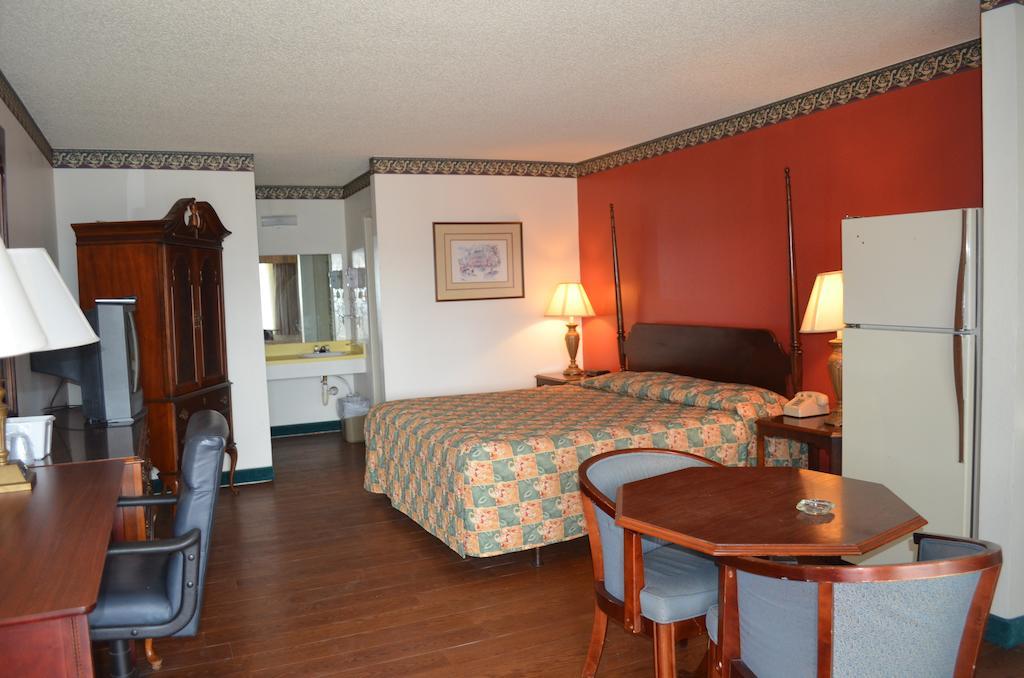 Granbury Inn And Suites Номер фото